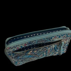 Small Vera Bradley wristlet/clutch.